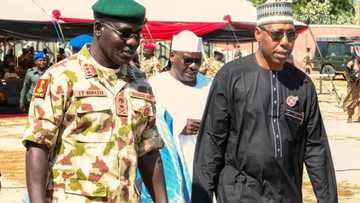 Rikicin Boko Haram: Zulum ya bawa sojoji da 'yan sanda motoci guda 70 na aiki