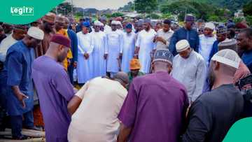 Kwana ya ƙare: An yi jana'izar tsohon gwamnan da Allah ya yi wa rasuwa