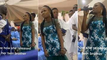 "It's not easy": Lady refuses to 'release' twin brother during wedding ceremony, funny video goes viral