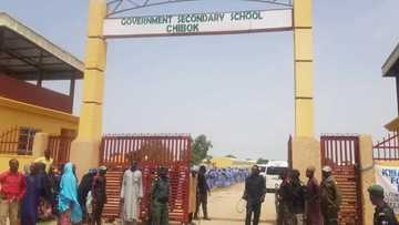 Da Ɗuminsa: Shugaba Buhari Ya Jagoranci Sake Buɗe Makarantar Chibok, Ya Canza Mata Sabon Suna