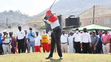 Rashin tsaro: Hoton Buratai yana kwasar nishadi yayin buga kwallon 'Golf' ya janyo cece-kuce