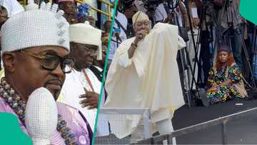 "Disgusting lyrics": powerful monarch blasts popular musician who performed at Olubadan coronation