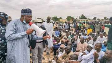 Zulum ya kai ziyara Damasak, ya bai wa gidaje 674 tallafi tare da duba aikin gidaje 1,000 (Hotuna)