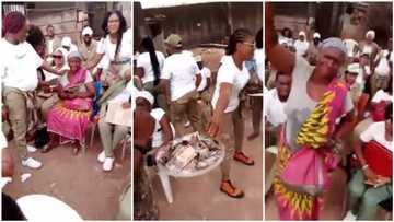 Corps members contribute N50k to help elderly woman grow her doughnut business