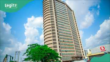 Panic in Ibadan as man falls from upper floor of Cocoa house, details emerge