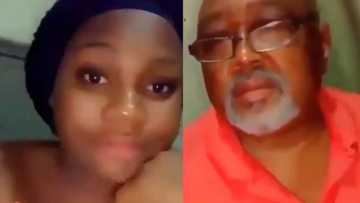 Ramuwar Gayya: Budurwa ta kira babbar kawarta a waya a lokacin da take lalata da mahaifinta, bayan kawar ta kwace mata saurayi