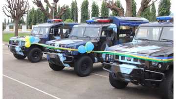 Hotuna: Kamfanin mota na Najeriya ya gwangwaje hukumar 'yan sanda da motoci masu dan karen kyau