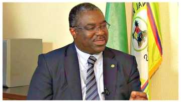 Da duminsa: EFCC ta yi wa tsohon shugaban FIRS kiran gaggawa