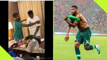 Video: Hilarious moment as Iheanacho is spotted selling T-shirts to Super Eagles players.