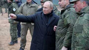 Putin visits military draft training centre