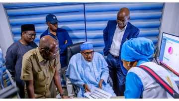 Just in: Before INEC's final results, Buhari visits APC campaign headquarters in Abuja for updates (photos)