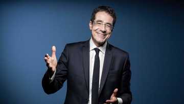 Tout sur le journaliste Darius Rochebin: femme, famille, salaire