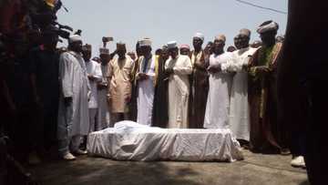 Alaafin: Video reveals remains of monarch as Oyo chief Imam, others arrive palace for burial rites