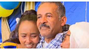 Emotional moment mother cried hot tears of joy when she saw her son again after 47 years