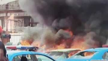 Yanzu-yanzu: An cinna wa motocin FRSC da VIO wuta a Legas