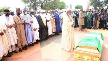 Buhari da mataimakinsa basu halarci jana'izar Attahiru da sauran sojoji ba