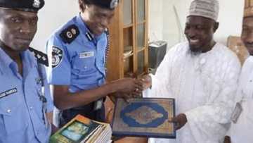 Kungiyar Izala reshen Jihar kano ta ba CP Wakili kyautar Kur'ani da littafan Musulunci