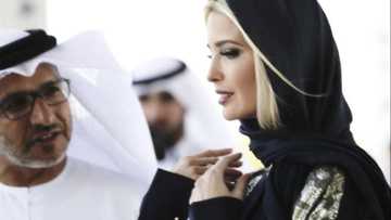 Masoyan Trump sun zazzagi 'yarshi da ta sanya Hijabi lokacin da ta kai ziyara Masallaci