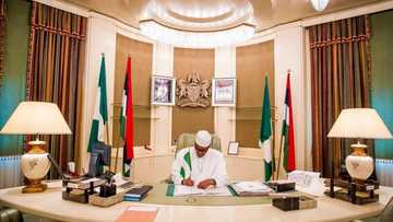 PDP ta samu abin yin magana, Ministan Buhari yace ana sata salin-alin a Gwamnatin APC