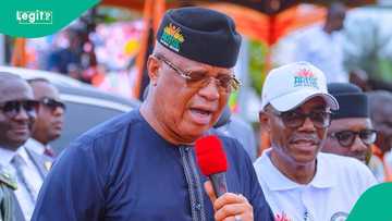 Breaking: Nigerian governor cries out as commissioners abandon him, video trends