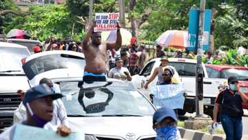 ‘Yan zanga-zangar #EndSARS sun jawowa Ministan Buhari rashin ran na-kusa da shi