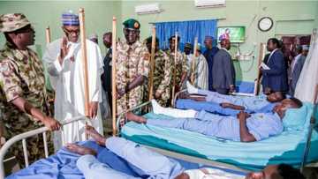 Yanzu Yanzu: Shugaba Buhari ya ziyarci dakarun sojojin da suka samu rauni (hoto)
