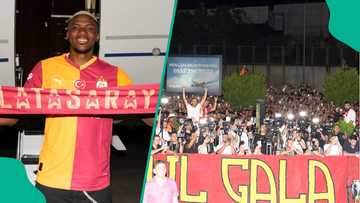 Thousands of Galatasaray supporters welcome Victor Osimhen at airport in Turkey, video
