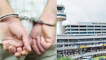 Jarumta: Wani jami'in dan sanda ya kama Ba-Amurken da ya ci mutuncin dan Najeriya a filin jirgi