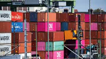 EU threatens to target US cars, planes if Trump tariff talks fail