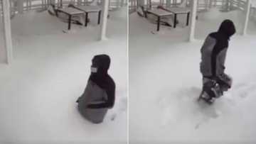 "Hungry" man crumbles to his knees after seeing restaurant is closed and there's no food in viral video