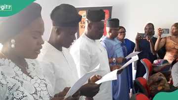 Drama as Ekiti LGA chairman swears in top aides with Ògún Idol, Quran, video trends