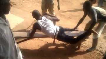 Yadda wani tsoho ya sha da kyar bayan an kama shi 'zigidir' a dakin matan aure