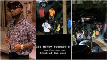 OBO way! Davido distributes money to fans outside his Lekki home