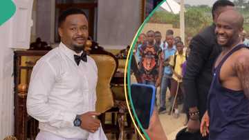 Moment Zubby Michael runs off movie location to meet schoolchildren, entertains them with moves