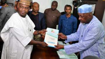 Yanzu Yanzu: Gwamna Bello ya karbi takardar bayyana kudirin takara a Abuja