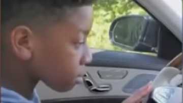 Bidiyo: Yaro mai shekaru 11 yayi ceton rai, ya tuka kakarsa a mota zuwa asibiti