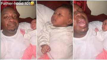 Uba Ya Gaji Da Lamarin Diyarsa Da Ta Ishe Shi Da Kuka Yayin da Yake Aikin Rainonta, Ya Taya Ta a Bidiyo