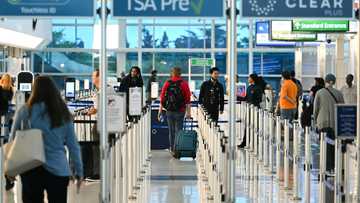 Air traffic controllers warn of US shutdown strain
