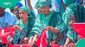 An soki yadda mata suka 'yi rashin kunya' suka fito da dan kamfai a taron APC a Kano