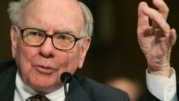 Warren Buffett to remain as Berkshire Hathaway board chair