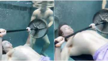 Young man wows many as he lifts weight underwater effortlessly in adorable video
