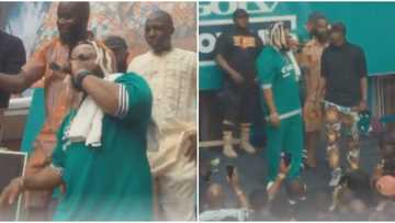 Were you expecting him to cook? Reactions as fan drags Whitemoney for sharing books at Ojuelegba homecoming