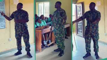 "Which kind teacher be this?" Jovial soldier teaches secondary school students, kids light up in joy