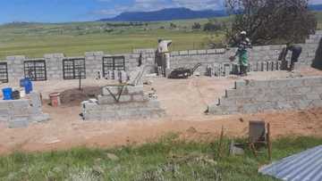 Amazing parents contribute money among themselves, build classrooms for their kids, photo goes viral