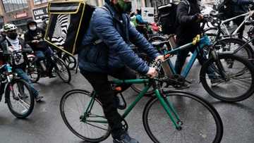 NY judge says pay raise for delivery workers can go ahead