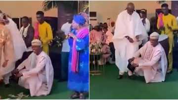 Nigerian dad wows many with amazing knee dance in cute video as money rains on him, social media reacts