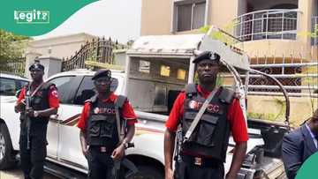Breaking: Panic as armed EFCC operatives storm Kwara Poly, chase students across campus