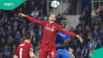 Moment Super Eagles striker bullied Liverpool captain Van Dijk goes viral, video