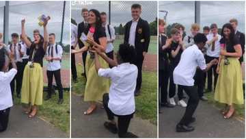 Cike da Kwarin Guiwa, Dalibi Ya Nemi Malamarsa Da Ta Aureshi, Bidiyon Ya Bada Mamaki