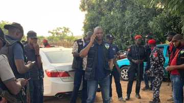 Hotunan Abba Kyari a lokacin da yake neman masu garkuwa da mutane a dajin Kaduna